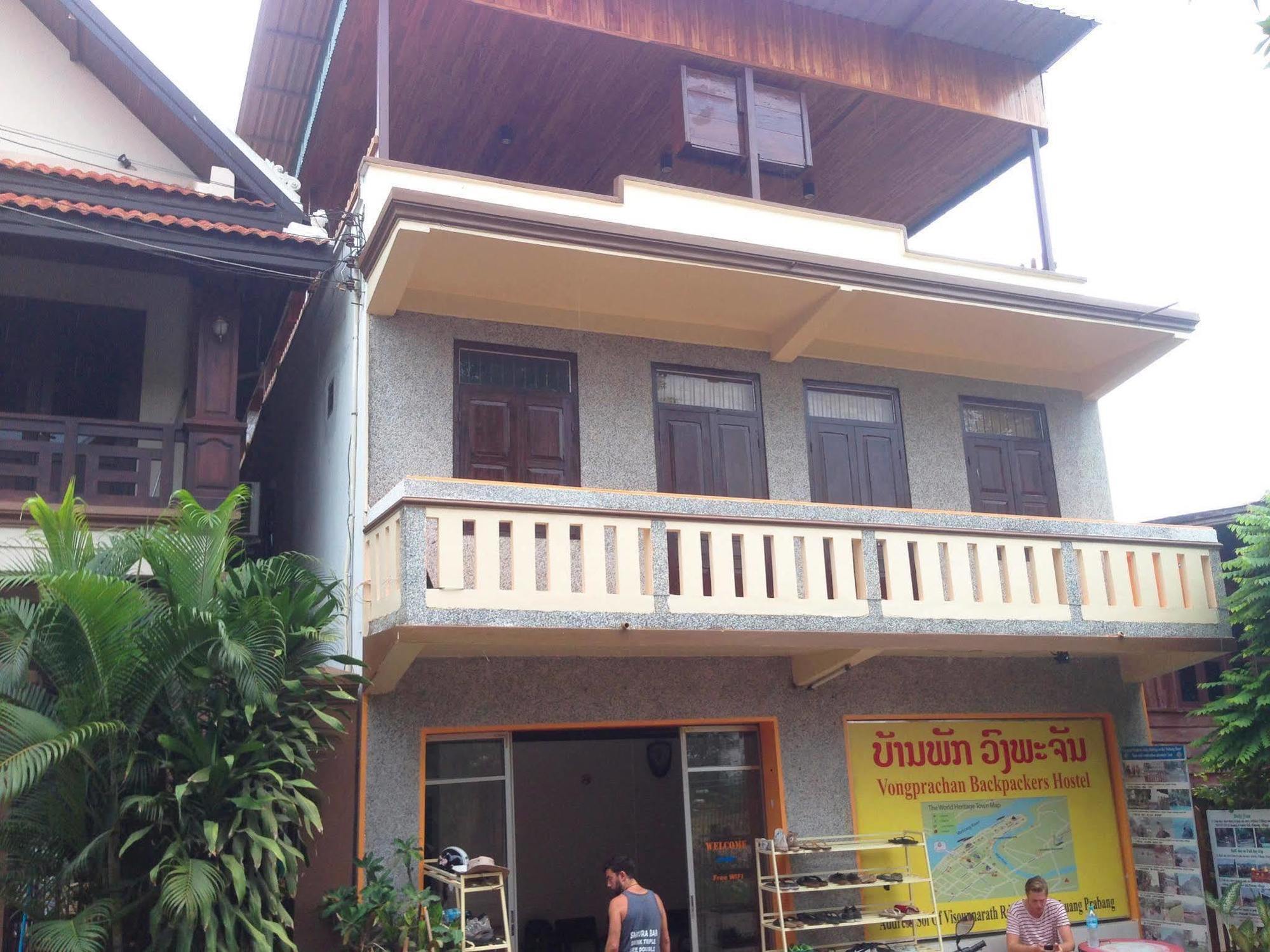 Vongprachan Backpackers Hostel Luang Prabang Bagian luar foto