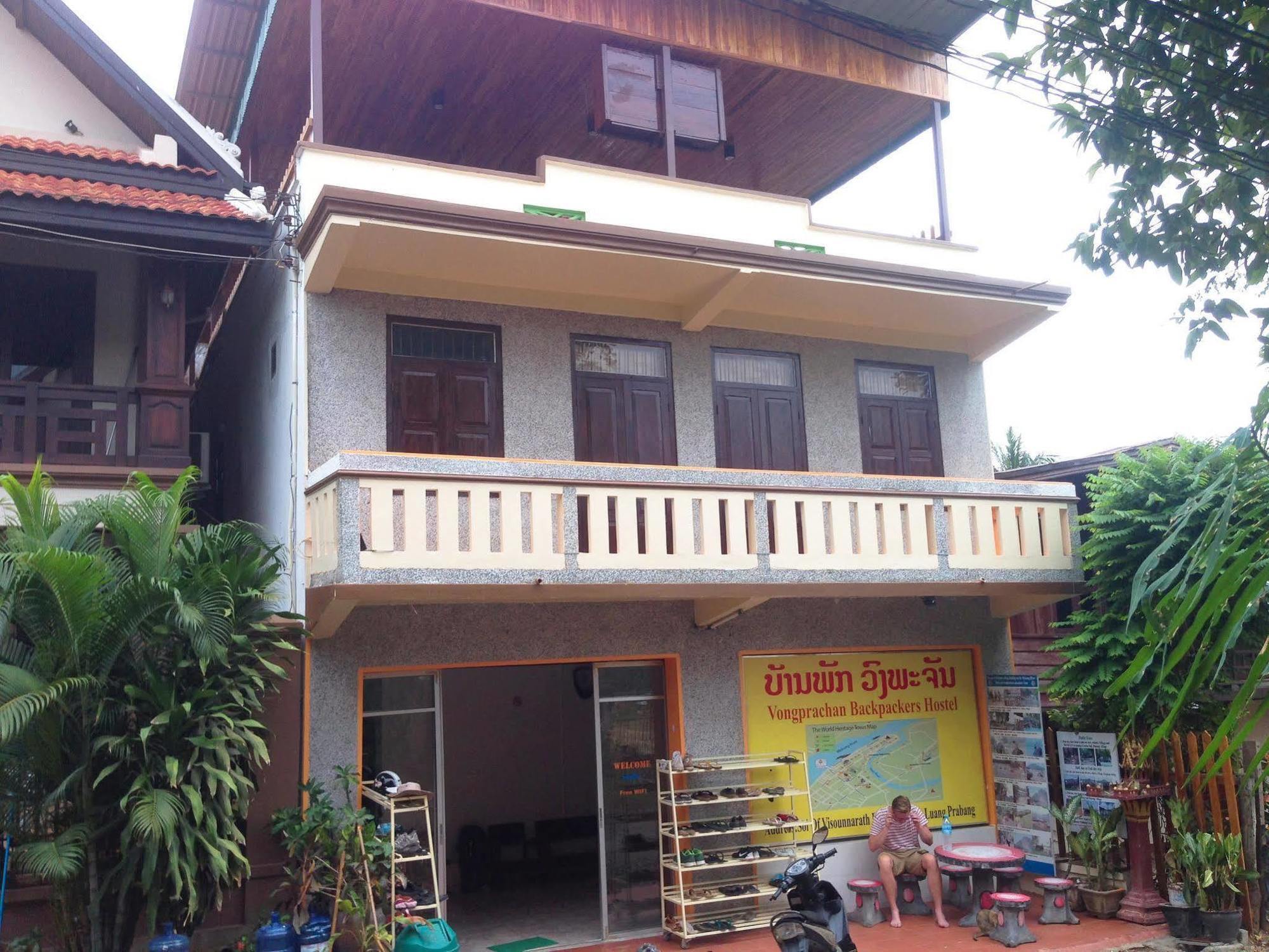 Vongprachan Backpackers Hostel Luang Prabang Bagian luar foto