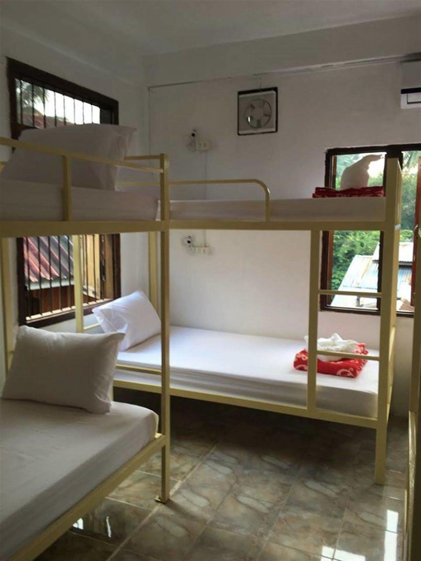 Vongprachan Backpackers Hostel Luang Prabang Bagian luar foto